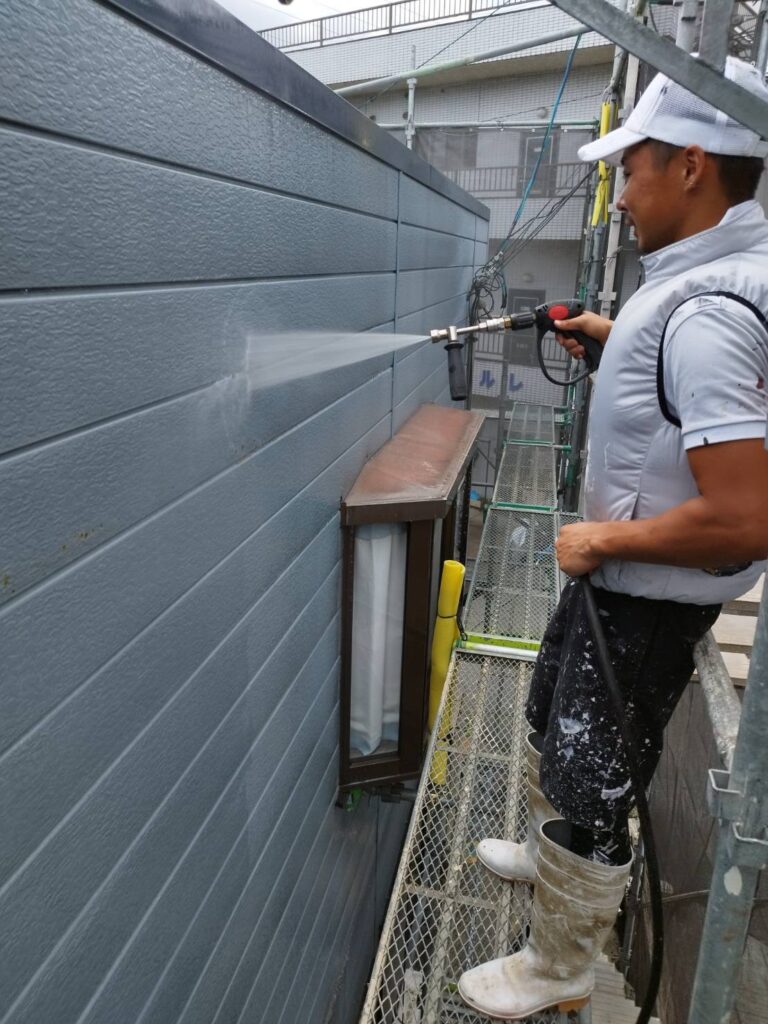 【外壁塗装】倉吉市H様邸　外壁＆シャッターを洗浄しました