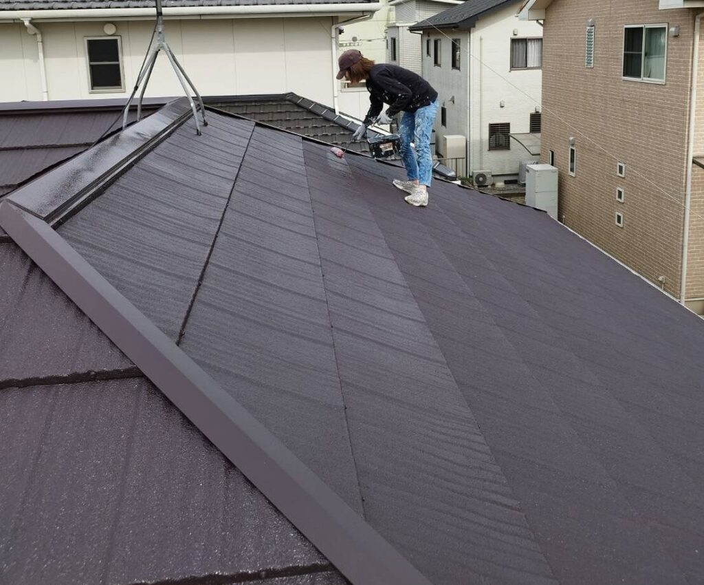 倉吉市O様邸　屋根の上塗り作業、仕上がりました！