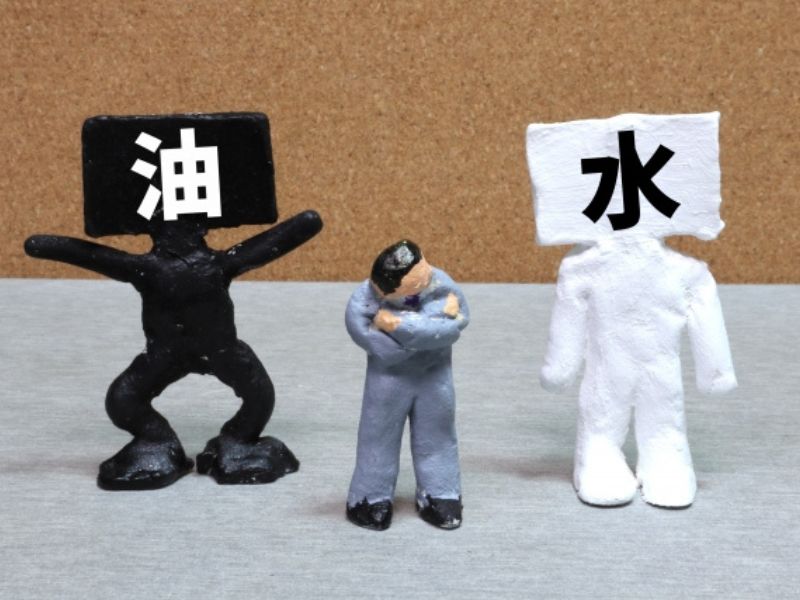 水性塗料と油性塗料の違いは耐久性だけじゃない？施工性・においも比較