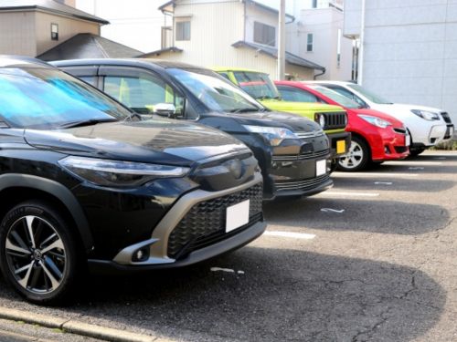 外壁塗装中の駐車場はどうする？車の移動が必要なケースと事前確認のポイント